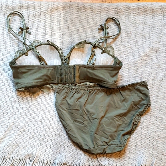Bra & Panty Set 32 A NWOT - Picture 2 of 3